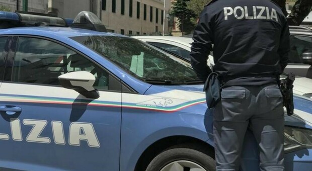 Palermo, donna trovata morta in casa: la figlia di 17 anni confessa l'omicidio. «L'ha strangolata»