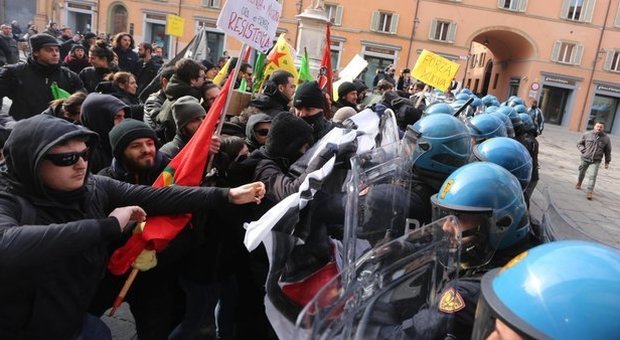 Roma, sabato sfilano no Tav e centri sociali: «Anarchici e estremisti, allerta scontri»