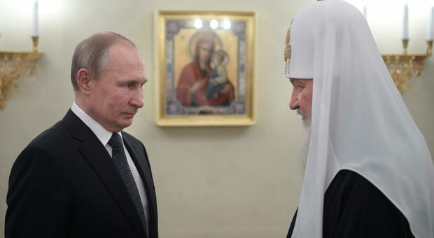 Putin, il Patriarca Kirill benedice il ruolo “salvifico” dello Zar: «Le auguro un aiuto abbondante da Dio»