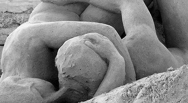 Pompei, la rivelazione del Dna l'abbraccio del calco è tra due uomini