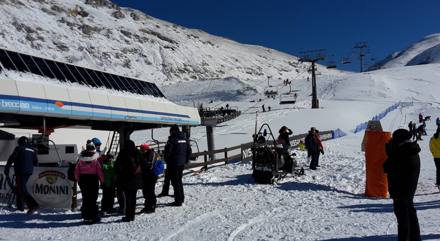 Cocaina sulle piste da sci in Valtellina, 12 arresti: droga chiamata «bresaola» al telefono e lusso ostentato sui social