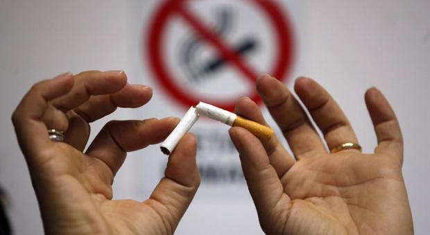 Il Nas all'Università multano il prof che fuma il sigaro nei corridoi