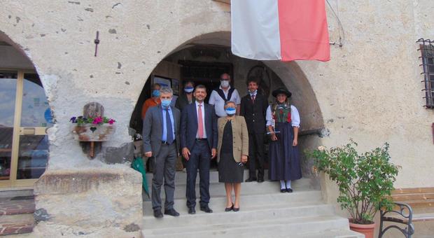 La delegazione riunita ieri nella sede dell'Istituto ladino Cesa de Jan
