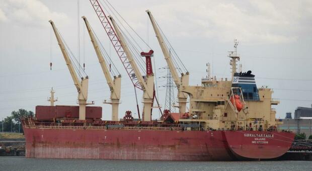 La Gibraltar Eagle, una nave portacontainer battente bandiera delle Isole Marshall