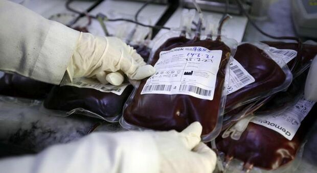 Operazione può salvare la vita del figlio, i genitori rifiutano: «Non vogliamo sangue da vaccinati contro il Covid»