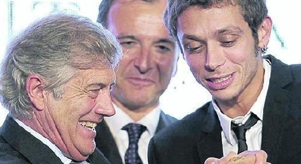 Agostini, messaggio per Valentino Rossi: «Non ritirarti, tornerai grande»