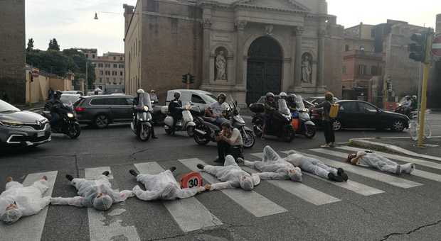 Roma, flash mob al ministero dei Trasporti per chiedere sicurezza stradale