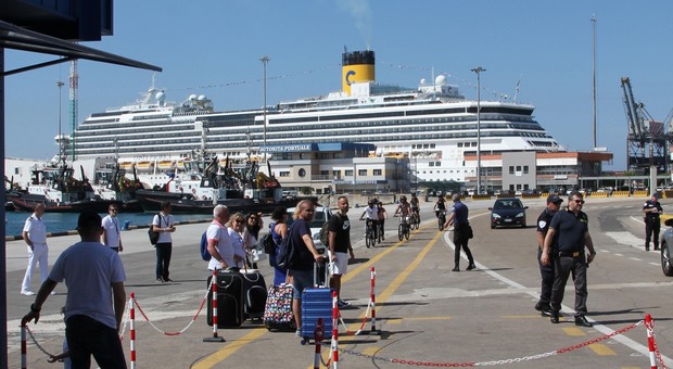Costa Crociere punta su Taranto: cerimonia di scalo per la "Pacifica"