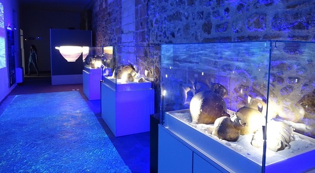 Anfore e ceramiche trovate in fondo al mare nel Canale d'Otranto: ora sono in mostra i reperti del VII secolo avanti Cristo
