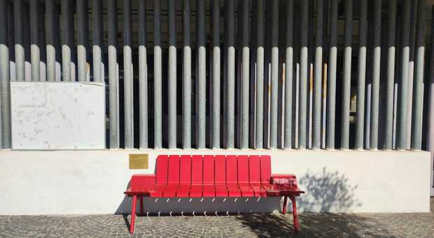 La panchina rossa del Tribunale di Viterbo