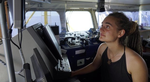 Sea Watch, la comandante sotto inchiesta: «Immigrazione clandestina»