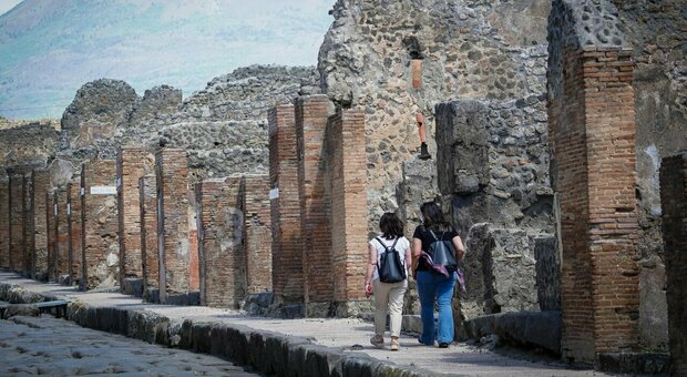 Pompei, Arcigay denuncia aggressione omofoba: «Coppia di turisti accolta con "arrivano i ricchioni"»