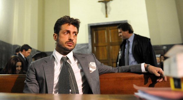 Il Tribunale di Milano: «Fabrizio Corona non è un delinquente professionale»