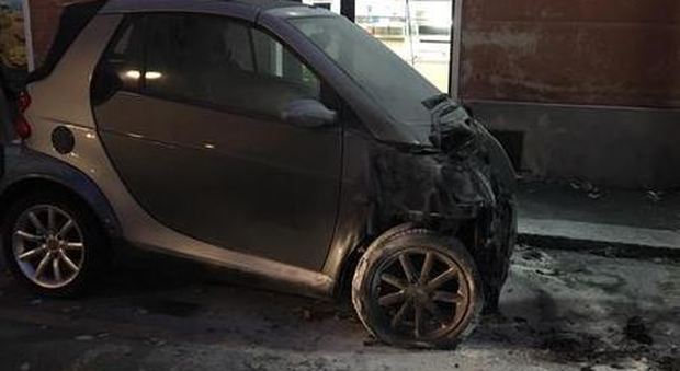 Incendiata l'auto del console della Turchia a Genova: rivendicano gli anarchici