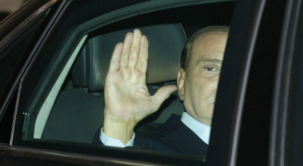 Berlusconi, la visita di Letta e il nuovo obiettivo: apparire in video alla riunione di Forza Italia