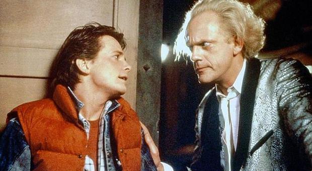 Ritorno al futuro, Michael J. Fox riabbraccia Christopher Lloyd per una buona causa: ecco come sono diventati