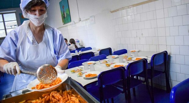 Mensa scolastica a Salerno, i presidi aprono ai pasti portati da casa
