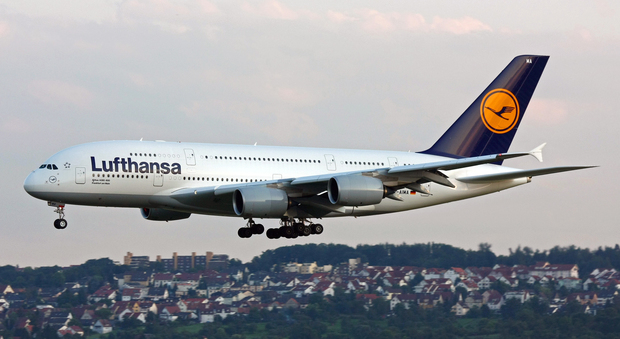 Fumo in cabina, atterraggio di emergenza per aereo Lufthansa