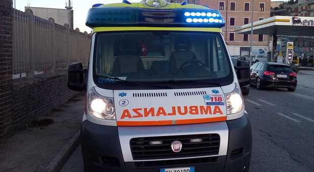Ancona, in overdose nel parcheggio: uomo di 50 anni salvato in extremis