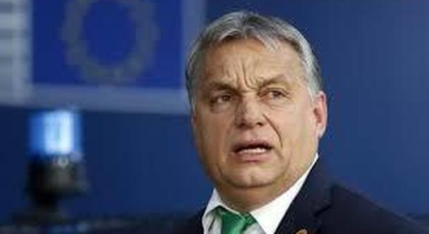Migranti, Orban: «Niente quote». Fico: «Allora Ue deve multarlo»