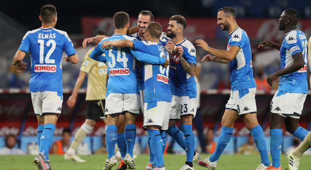 Napoli-Spal 3-1, quinta vittoria di fila con i gol di Mertens, Callejon e Younes