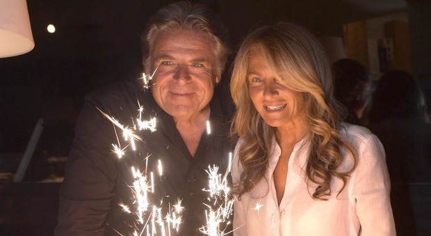 Compleanno total white per i primi 50 anni di Monica, compagna di Lino Ferrara