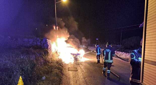 Incidente a tarda sera sulla provinciale, auto contro un muretto a secco: conducente in ospedale