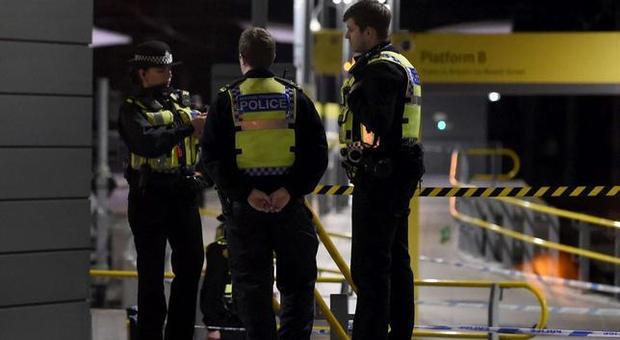 Londra, due bambini di 1 e 3 anni pugnalati a morte in casa, è giallo