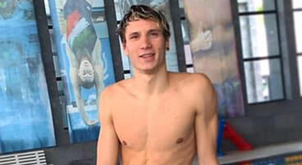 Spari in strada a Roma, grave 19enne nuotatore veneto. «Doppia delicata operazione»