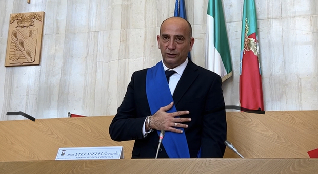 Gerardo Stefanelli giura da presidente della Provincia di Latina