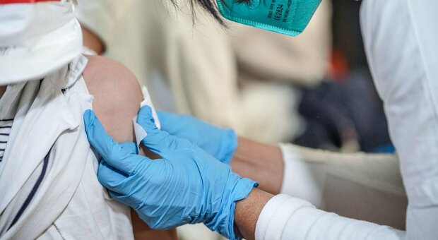 Nuovo vaccino in arrivo, è quello di Sanofi-Gsk. «Efficace al 100% contro le infezioni gravi»