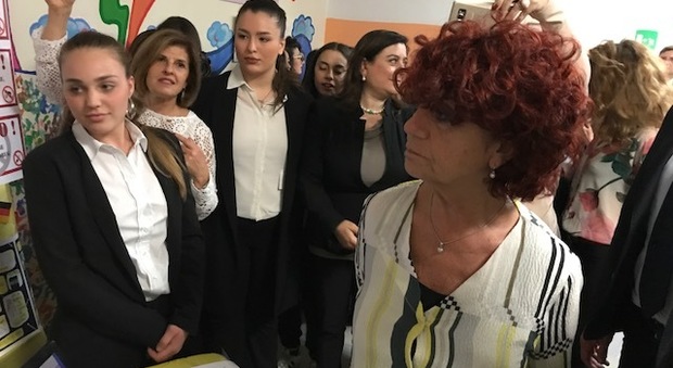 Il ministro Fedeli visita a sorpresa il liceo classico Flacco di Portici