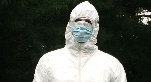 Ebola, su eBay e Amazon boom di vendite di tute protettive contro il virus