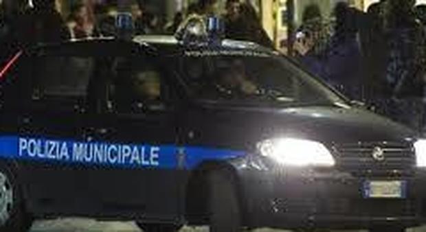 Una pattuglia della polizia municipale di Perugia