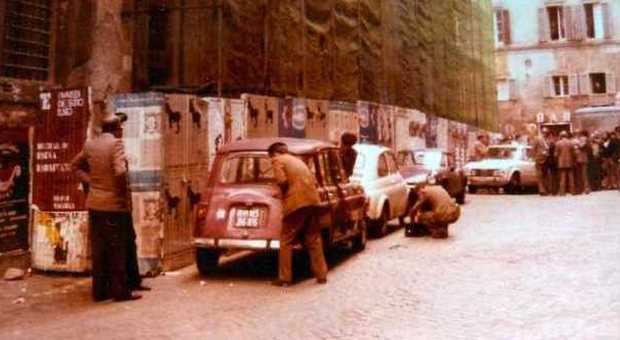 Caso Moro, la Renault 4 rossa dove venne trovato il cadavere sarà restaurata: ora è a Tor Sapienza