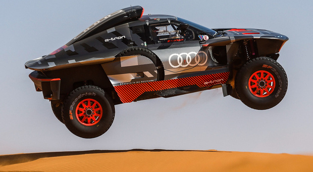 L'Audi RS Q e-tron E2 in prova nel deserto del Marocco