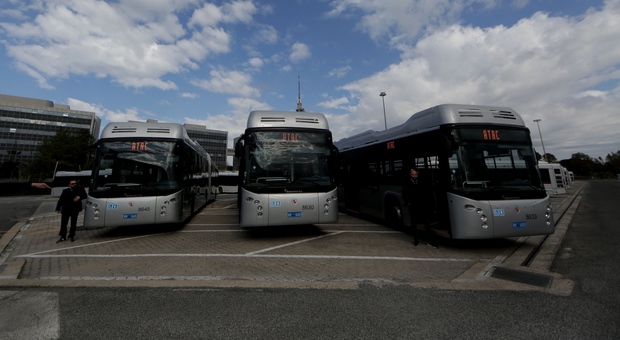 Atac, i filobus acquistati nel 2009 e 'dimenticati': in strada solo oggi