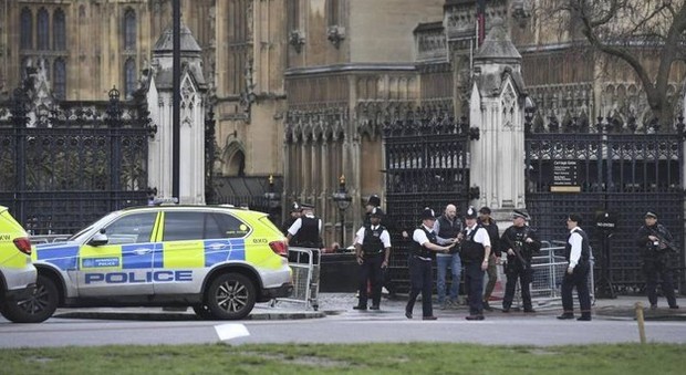 Gb, attentati simulati: cinque minuti per violare Westminster e uccidere 100 parlamentari
