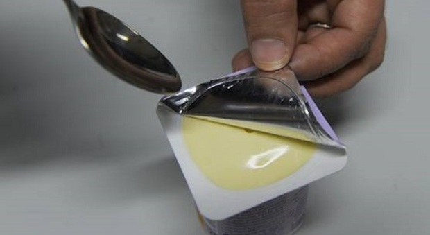 Pezzi di plastica nello yogurt: confezioni ritirate dal supermarket