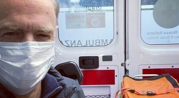Bryan Adams positivo al Covid dopo l'arrivo a Malpensa: «Vado in ospedale». È la seconda volta in un mese