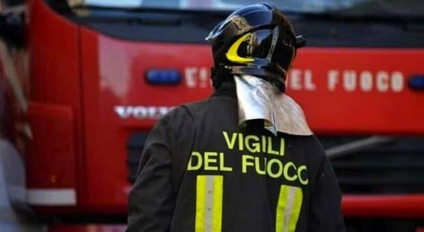 Roma, fiamme in un appartamento: 4 intossicati. Evacuata palazzina