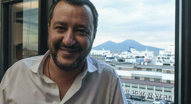 Comunali a Napoli, Salvini abbraccia Maresca e presenta il simbolo (senza la Lega)