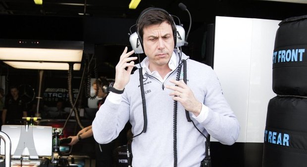 Wolff: «Curioso della Ferrari, gli manca poco per vincere»