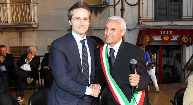 Il sindaco Pessolano con Caldoro, che ha voluto cittadino onorario di Auletta