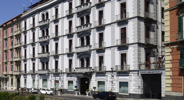 Coranavirus, a Napoli dopo il decreto si ferma anche il Grand Hotel Parker's
