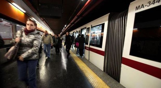 Rallentamento sulla metro A di Roma Per un malore disagi e treni al rallentatore