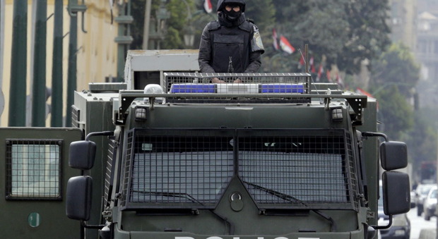 Egitto, attacco terroristico: ucciso un poliziotto e altri tre feriti