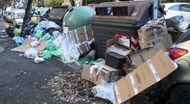 Riaprono le scuole a Roma, i presidi: «Poche criticità per i rifiuti»