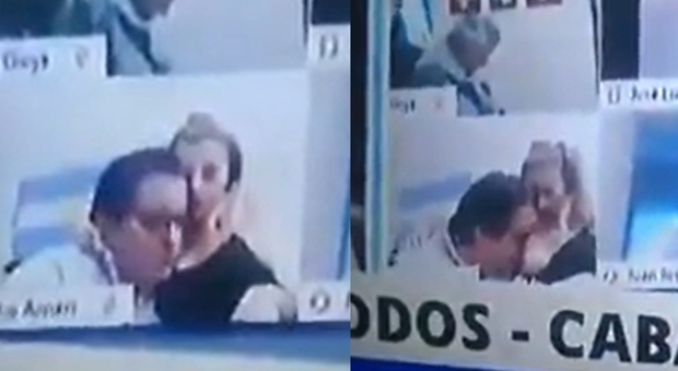 Deputato bacia il seno della compagna durante una seduta virtuale: scandalo alla Camera in Argentina
