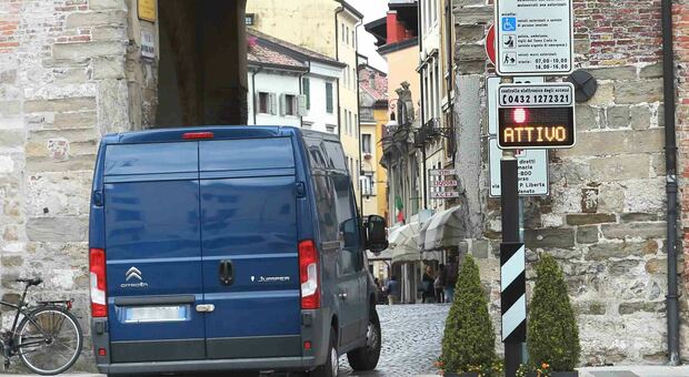 Un varco della ztl a Udine
